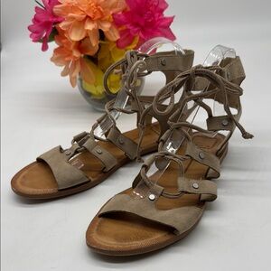Dolce Vita Tan Sandals with Strappy Design and Flat Sole Size 9.5 MCS7492P